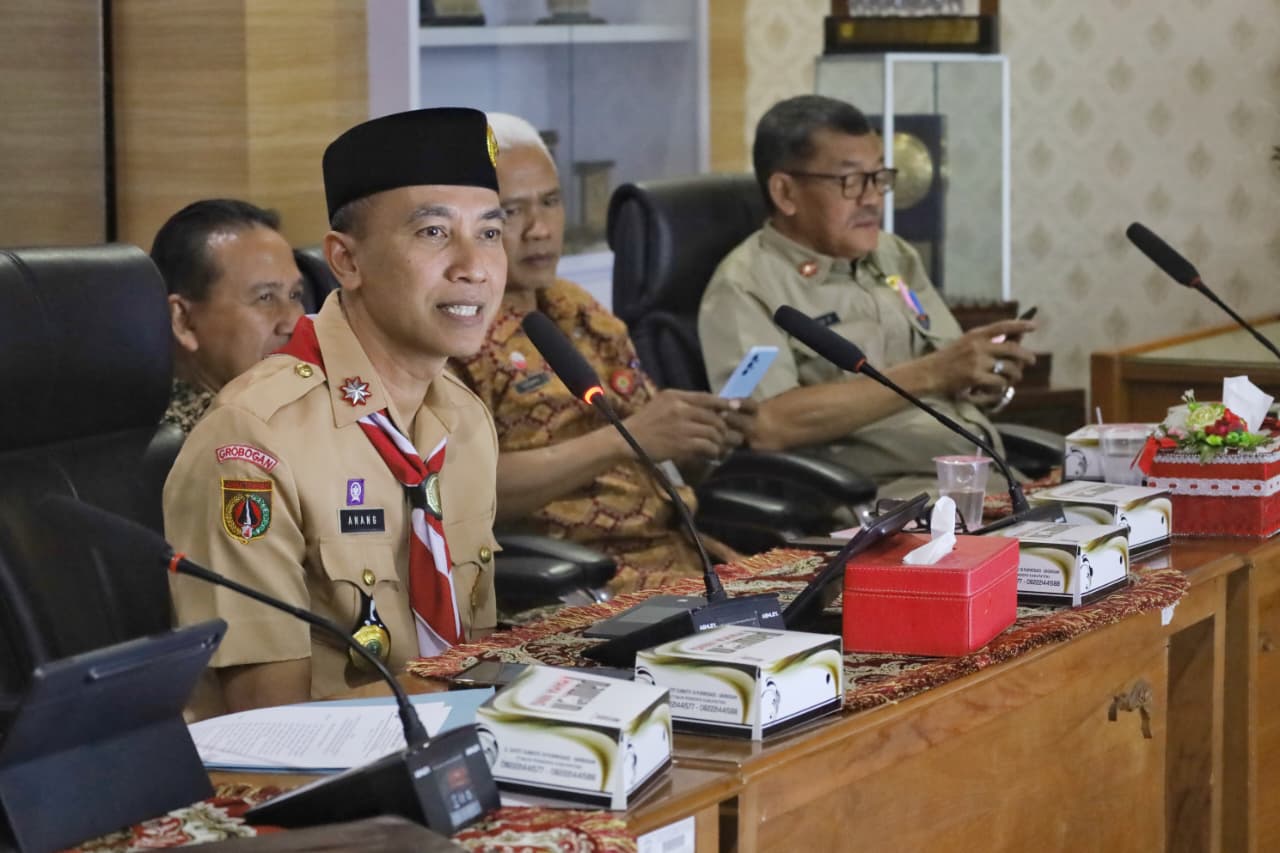 Sekda Grobogan Anang Armunanto memberikan arahan pada Sosialisasi Pedoman Pelaporan MCSP RBS Tahun 2026 yang diikuti perangkat daerahjpeg