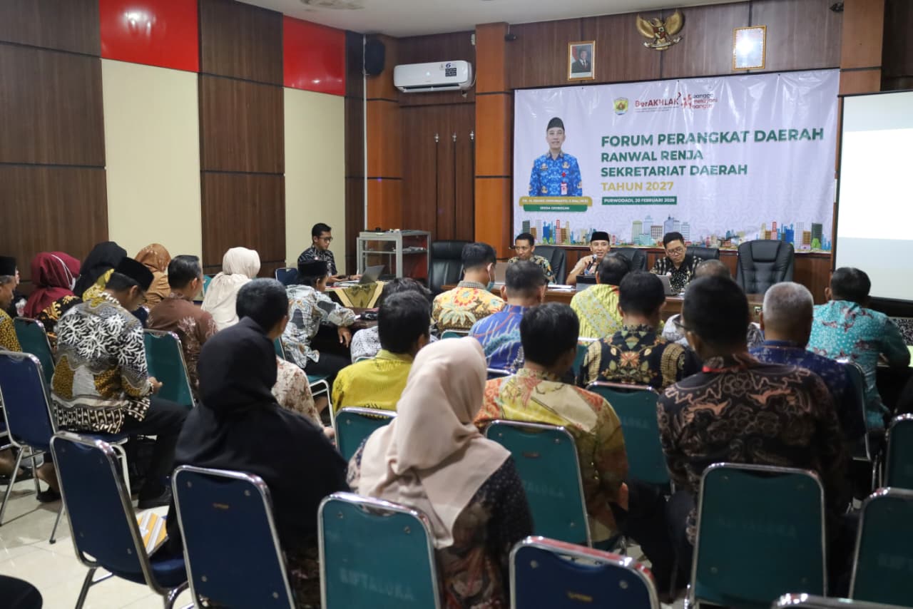 Peserta menyimak arahan sekda dalam Forum Lintas Perangkat Daerah